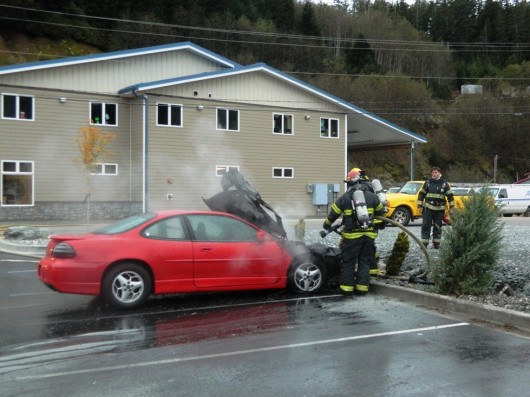 Nobody injured in car fire at library parking lot
