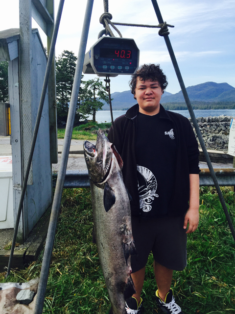 Teen leads salmon derby