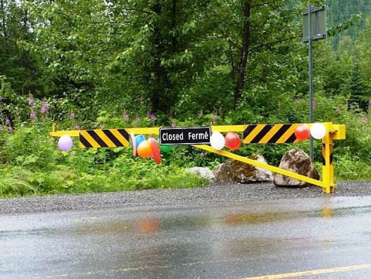 The border gate between Hyder and Stewart, B.C. is decorated with balloons this weekend, as residents celebrate a resolution to the border crossing issue. (Photo by Carol Denton)
