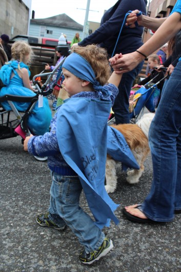 Blueberry Festival kicks off with pet and doll parade