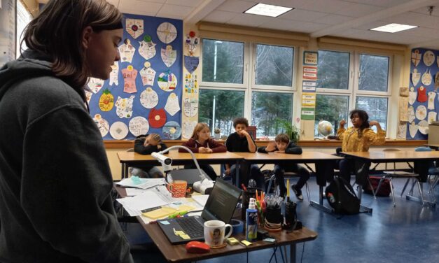 Schoenbar students sing around the world in language elective
