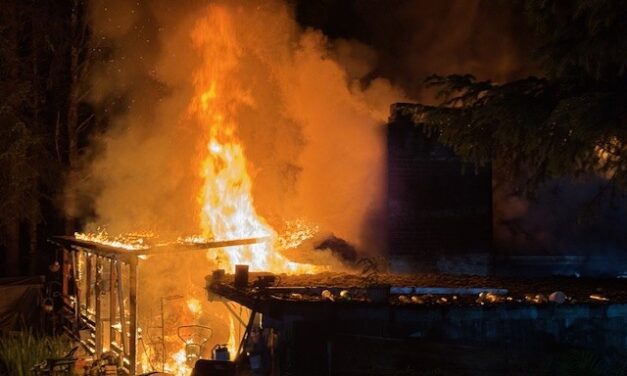 Fire destroys Pond Reef home