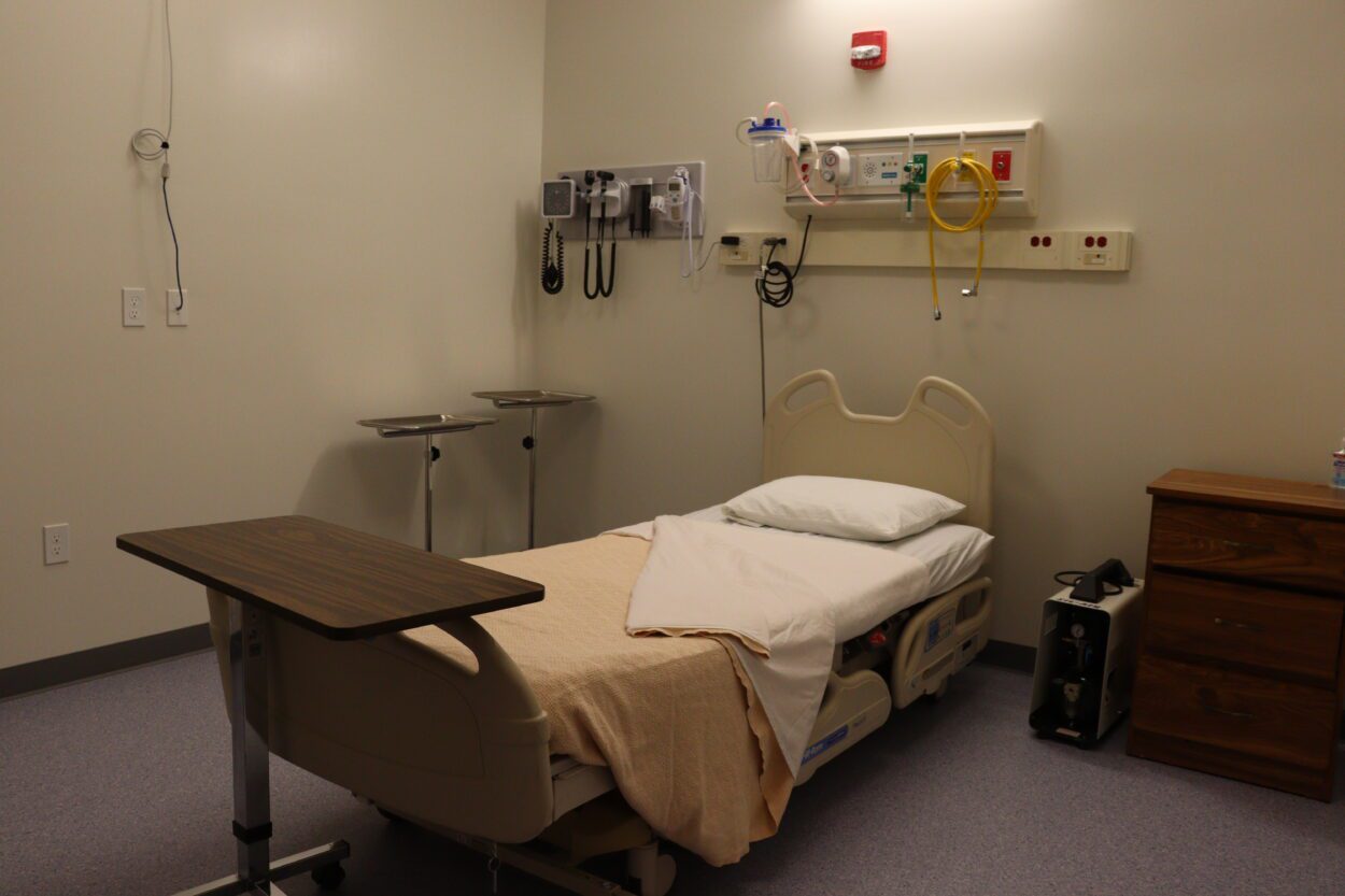 A single-patient room inside UAS Ketchikan's new nursing lab. (Hunter Morrison/KRBD)