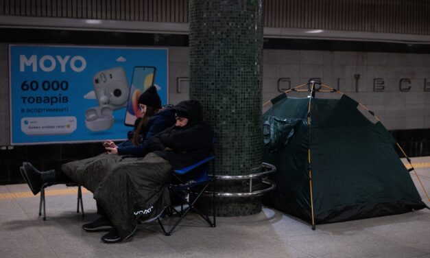 Russian strikes knock out heat in freezing Kyiv as peace talks continue