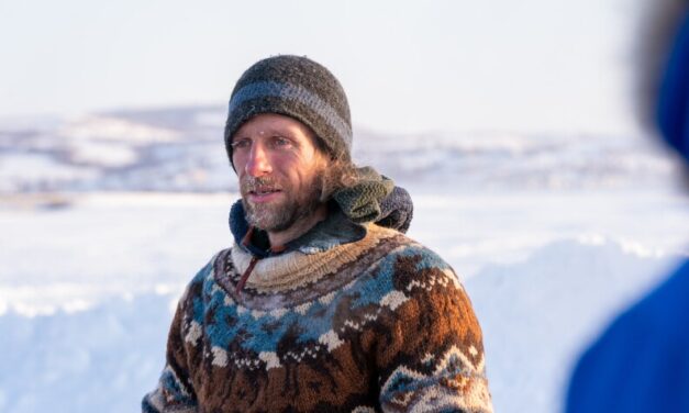 Iditarod mushes onto sea ice and final stretches with defending champ Holmes still in front