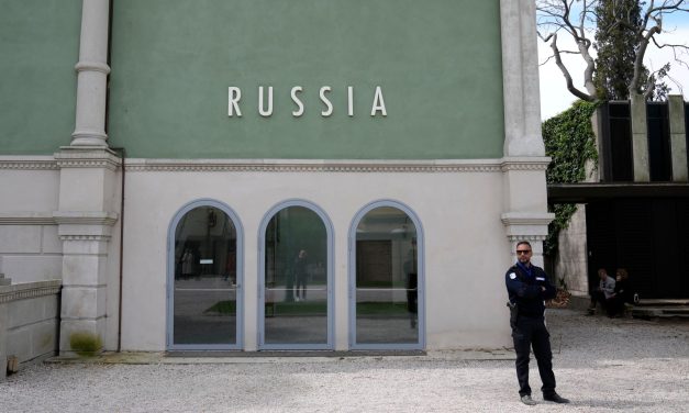 The Venice Biennale jury resigns amid tensions over awards ban, Russian participation