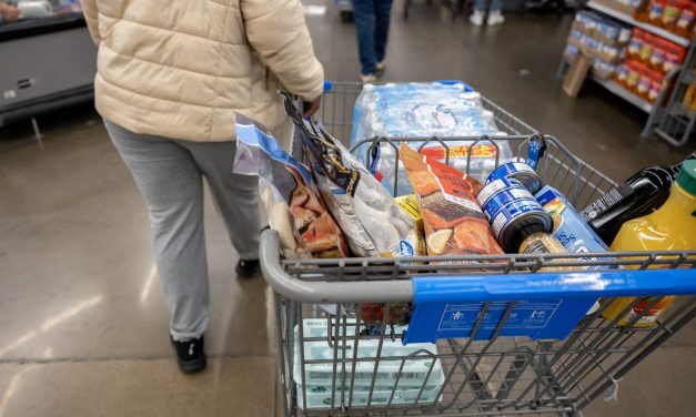 Walmart plans price cuts using tariff refunds as shoppers get skittish