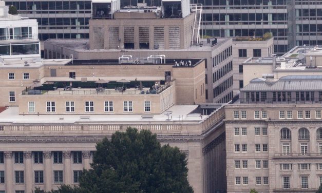 Another court blocks White House ballroom work, teeing up a Supreme Court review