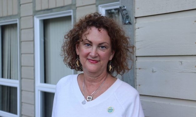 Borough assembly member Kathy Bolling files for reelection