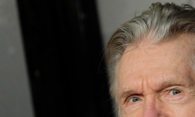 Actor Tom Skerritt, who played dads, cops and commanding officers, has died